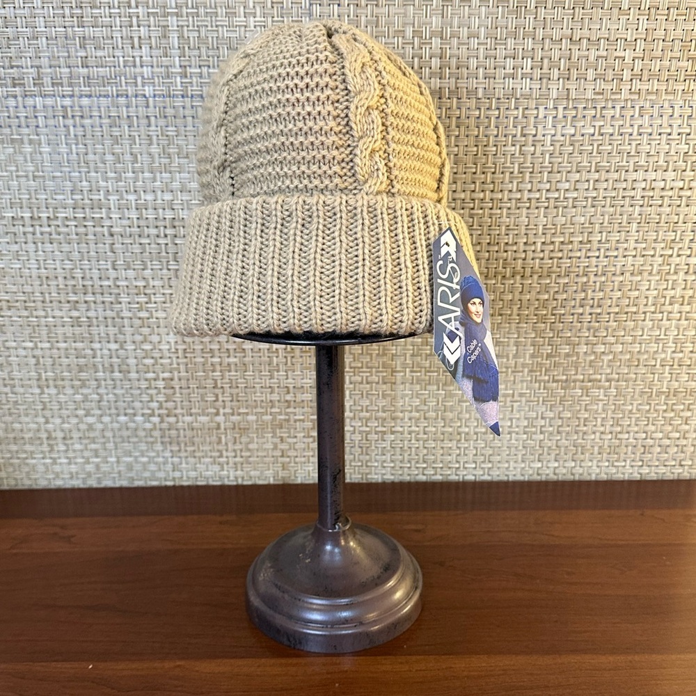 🌟HP🌟VTG 1980s NWT Aris Cable Capers Chunky Tan Acrylic Beanie OSFM